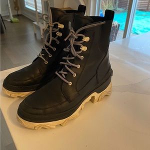 Sorel Brex Lace Bootie waterproof boots for women - size 8 - Good condition